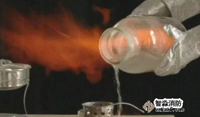 噴酒精消毒，遇明火燒傷，正確使用酒精消毒很重要